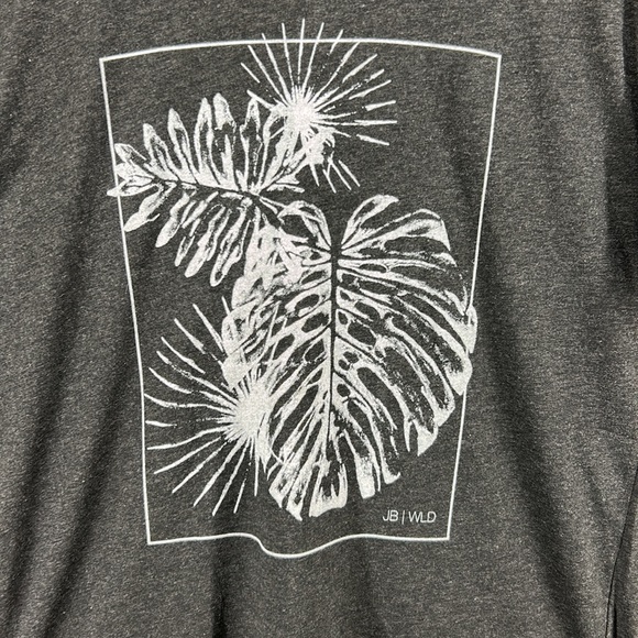 Athletic Black Tee Shirt / minimalist plants design / Crewneck - Picture 4 of 6